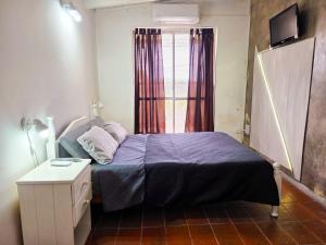 Ένα ή περισσότερα κρεβάτια σε δωμάτιο στο Casa con Pileta, Parrilla y Acceso con Rampa