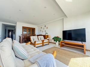 Μια τηλεόραση ή/και κέντρο ψυχαγωγίας στο Atlentic Horizon Apartment