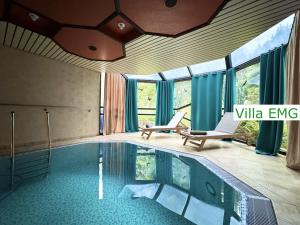 Πισίνα στο ή κοντά στο Luxury Spa Villa EMG Karlsruhe Baden-Baden Rastatt - Gernsbach