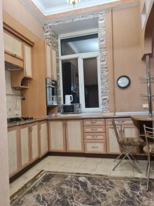 Køkken eller tekøkken på Центр, Євгена Коновальця, 3 + 11 billeder