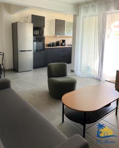 Kuchyň nebo kuchyňský kout v ubytování Villa Vauclin