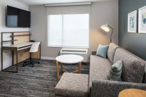 Χώρος καθιστικού στο TownePlace Suites by Marriott Mankato