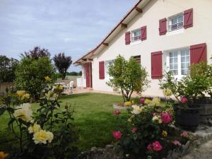 Serreslous-et-ArribansにあるMaison jeanbordeの庭花家
