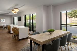 Posezení v ubytování TownePlace Suites by Marriott Anchorage Midtown