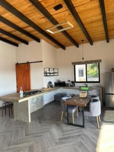 Kuchyň nebo kuchyňský kout v ubytování Cábaña bonita vista