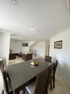 a dining room with a table and chairs at LAGOS DEL PEÑON 180 metros in Girardot