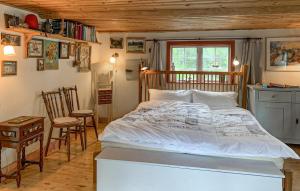 Ένα ή περισσότερα κρεβάτια σε δωμάτιο στο 2 Bedroom Gorgeous Home In Värmdö