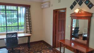 Χώρος καθιστικού στο BnB chez Joep - Larger Guestroom Garden View - 8 min from UN +10 φωτογραφίες