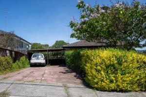 a car parked in the driveway of a house at The Valley View Guest House in Melbourne