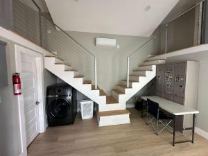 Φωτογραφία από το άλμπουμ του 2 Private Bedroom in a Shared Tiny Home σε Webberville