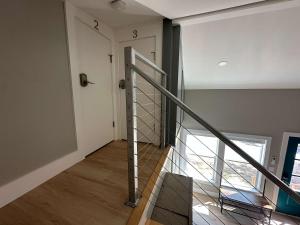 Φωτογραφία από το άλμπουμ του 4 Private Bedroom in a Shared Tiny Home σε Webberville