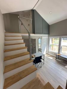 Φωτογραφία από το άλμπουμ του 4 Private Bedroom in a Shared Tiny Home σε Webberville