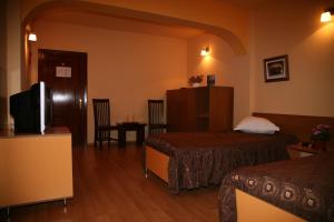 Un pat sau paturi într-o cameră la Vila Delta Travel - Mila 23