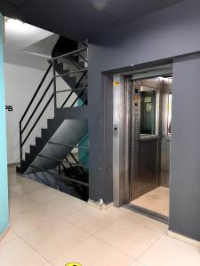 an elevator in a building with a stair case at depto a 1 cuadra de peatonal, luminoso con pile y cochera in Villa Carlos Paz