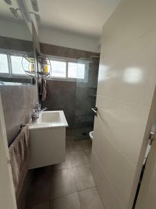 Ένα μπάνιο στο Depto Fragata