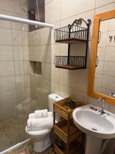 Ένα μπάνιο στο Mandala Suites