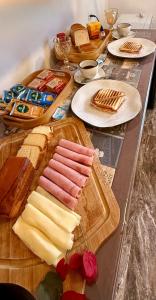 Φαγητό σε αυτό το διαμέρισμα ή κάπου εκεί κοντά