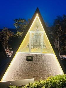 Budova, kde se chata nachází