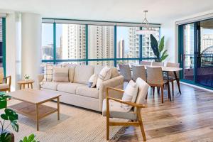 Posezení v ubytování The Landmark #2705 - 30-Night Minimum - Honolulu HI