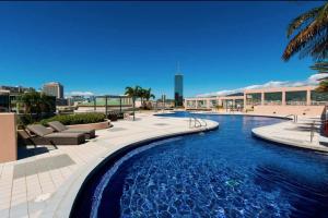 Bazén v ubytování The Landmark #2705 - 30-Night Minimum - Honolulu HI nebo v jeho okolí