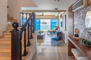 Гостиная зона в Casa Paseo Centenario, Alberca infinity Privada.