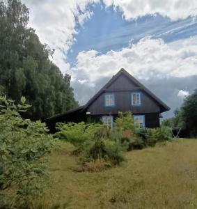 een huis midden in een veld bij SoBądź - Po prostu bądź in Sobącz