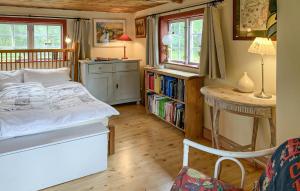 Ένα ή περισσότερα κρεβάτια σε δωμάτιο στο 2 Bedroom Gorgeous Home In Värmdö