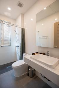 Koupelna v ubytování Villa Asteria Krabi - Luxury 3 Bedroom Pool Retreat in Ao Nang