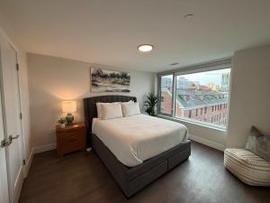 Postel nebo postele na pokoji v ubytování Bright 1 BR with waterview and 6 appliances + 15 fotografií