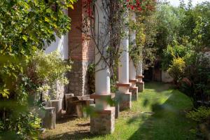 a row of columns in the yard of a house at Hotel Qhawarina de Casas Kolping Bolivia S.R.L. in Sucre +9 photos