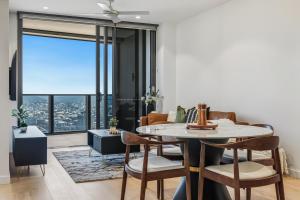 Χώρος καθιστικού στο Queens Wharf hosted by AAB