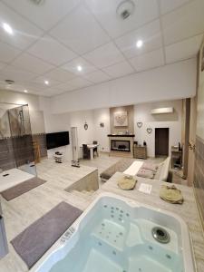 Μια τηλεόραση ή/και κέντρο ψυχαγωγίας στο Love Room en Agde