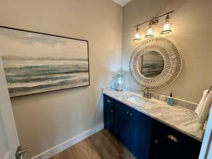 Koupelna v ubytování Caddo Cabana! Waterfront on the Caddo River + 54 fotografií