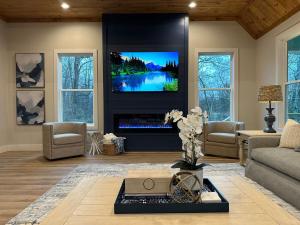 Posezení v ubytování Caddo Cabana! Waterfront on the Caddo River