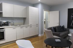 Kuchyň nebo kuchyňský kout v ubytování 1 Bed House, Free Parking, Braintree City Centre with Sky TV