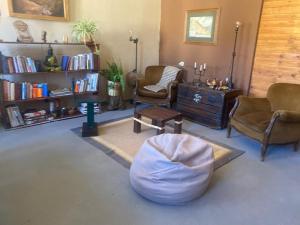 a living room with chairs and a ottoman at Refugio Caro Cox in Tilcara