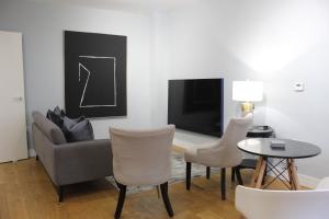 Posezení v ubytování 1 Bed House, Free Parking, Braintree City Centre with Sky TV