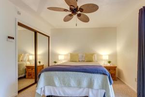 Postel nebo postele na pokoji v ubytování Panoramic Views! Home with Boat Slip on Clear Lake