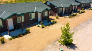 an overhead view of a row of houses on the beach at Sunrise Springs in Pahrump