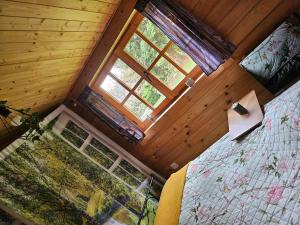 an overhead view of a bedroom with a bed and a window at Chalet près du lac in Les Mazures