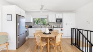 Kuchyň nebo kuchyňský kout v ubytování La Luce - Coastal Retreat in Port Stephens