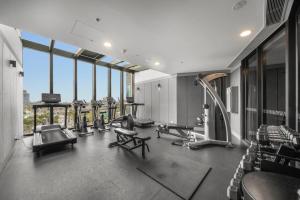 Gimnasio o equipo deportivo en City And Ocean View Retreat In South Bank Level 20