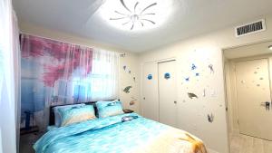 Ένα ή περισσότερα κρεβάτια σε δωμάτιο στο Escape near to Siesta Key with Hot Tub, BBQ, and Fireplace +20 φωτογραφίες