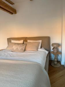 Ένα ή περισσότερα κρεβάτια σε δωμάτιο στο Rosette Residence 25 z bezpłatnym parkingiem