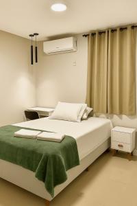 En eller flere senge i et værelse på Edifício Coliseum Residence