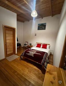 Ένα ή περισσότερα κρεβάτια σε δωμάτιο στο Brisas Del Lago San Pablo +22 φωτογραφίες