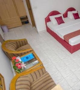 Postel nebo postele na pokoji v ubytování Laurel Lakefront Hotel