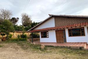 Το κτήριο όπου στεγάζεται  η παραθεριστική κατοικία