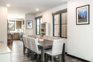 Фотография из галереи Solstice Abode в городе Hideaway Park