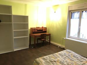 a bedroom with a desk and a bed and a window at Charmant Gîte au Cœur de Velle-sur-Moselle, Proche Nancy et Lunéville, Terrasse Privative - FR-1-584-178 in Velle-sur-Moselle